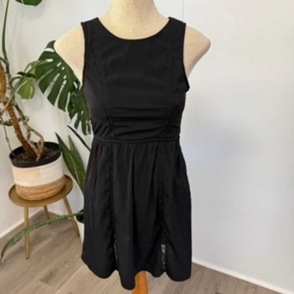American Eagle Mini Dress Y2K Size 2 Black Lace Back Crochet Trim Sleeveless LBD